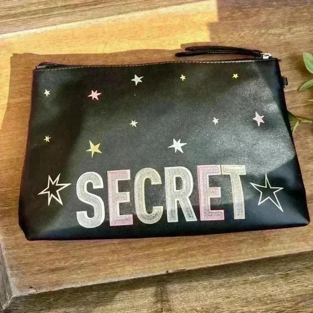 NWOT Victoria’s Secret Cosmetic bag/Pouch/Purse/beauty bag/makeup bag/Travel bag